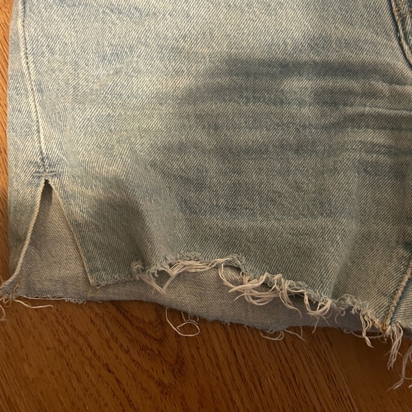 Levi’s 501 mid length shorts! - Picture 3 of 9